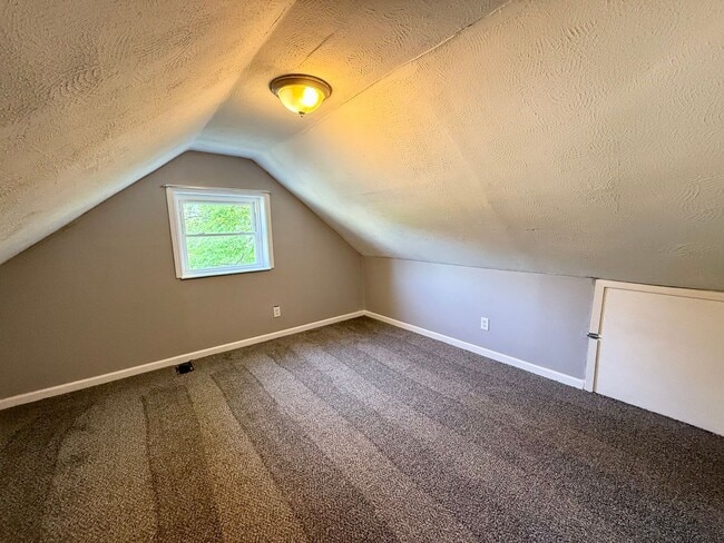 Building Photo - Cozy & Spacious 4-Bedroom Home in Cincinnati