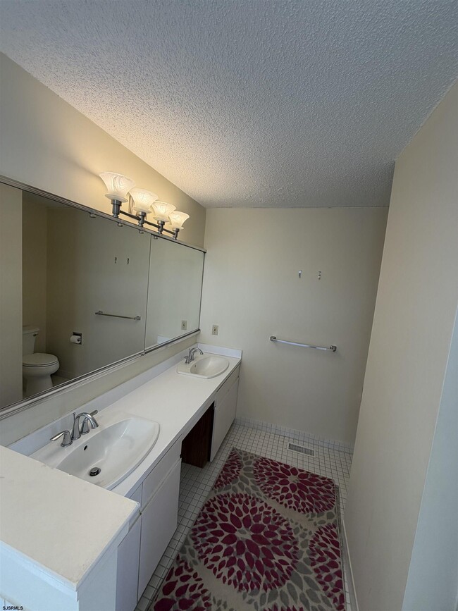 Building Photo - 33 Seaside Ct