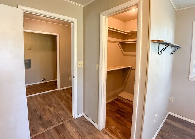 Building Photo - $500 OFF FIRST MONTHS RENT | 2.5 ACRE LOT! 4 Beds in Central Edmond!