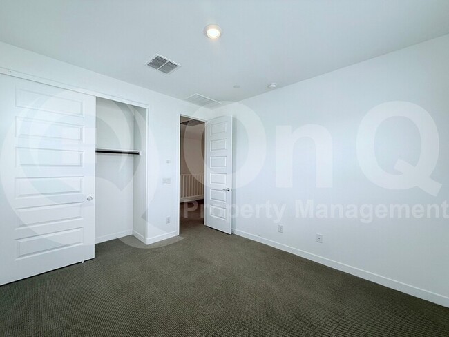 Building Photo - 4077 S Sabrina Dr