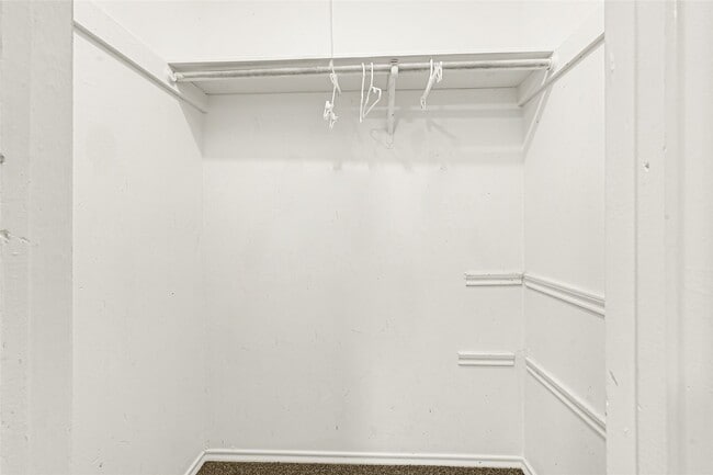 Building Photo - 6507 New World Dr