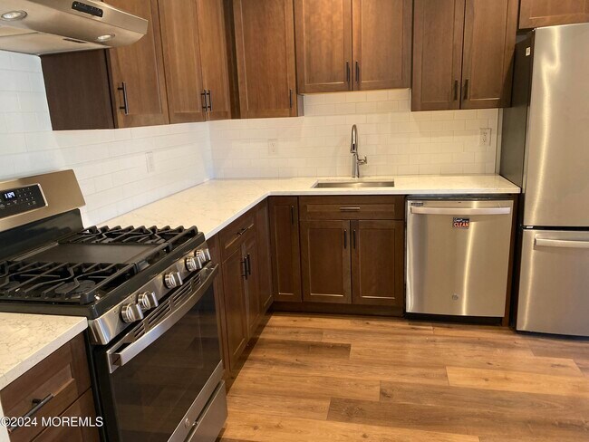 Building Photo - 66 Holly Dr