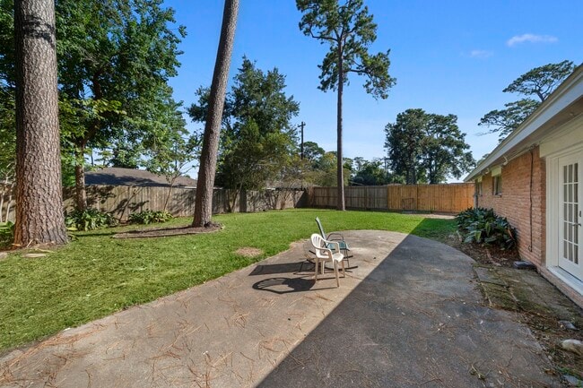 Building Photo - 10046 Cedardale Dr