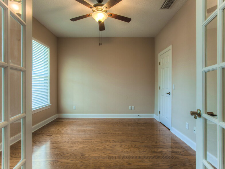 Building Photo - 204 Aberdeen Pond Dr