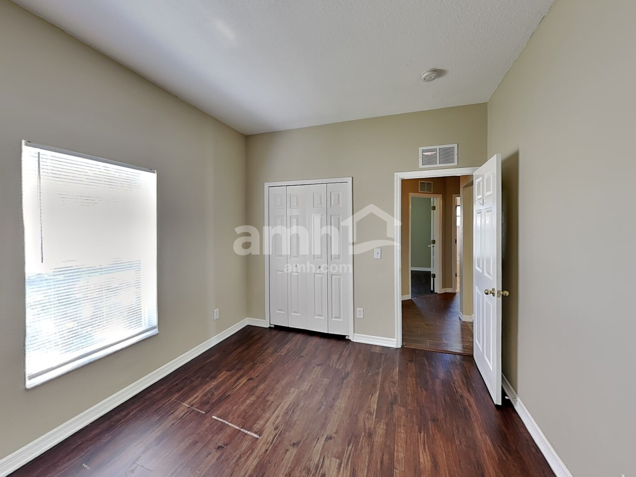 Building Photo - 1403 22nd Ave W