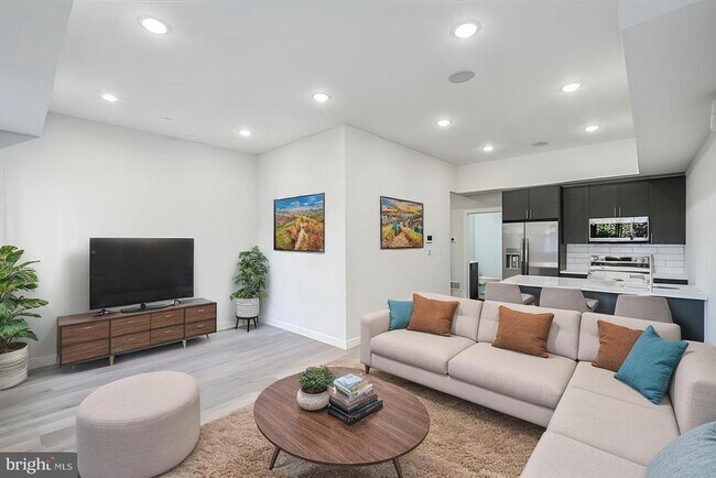 Building Photo - 2417 N 7th St