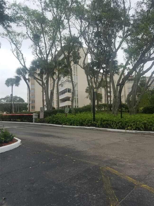 Building Photo - 6921 Environ Blvd