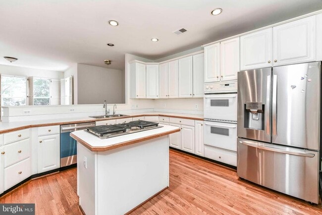 Building Photo - 3105 White Daisy Pl