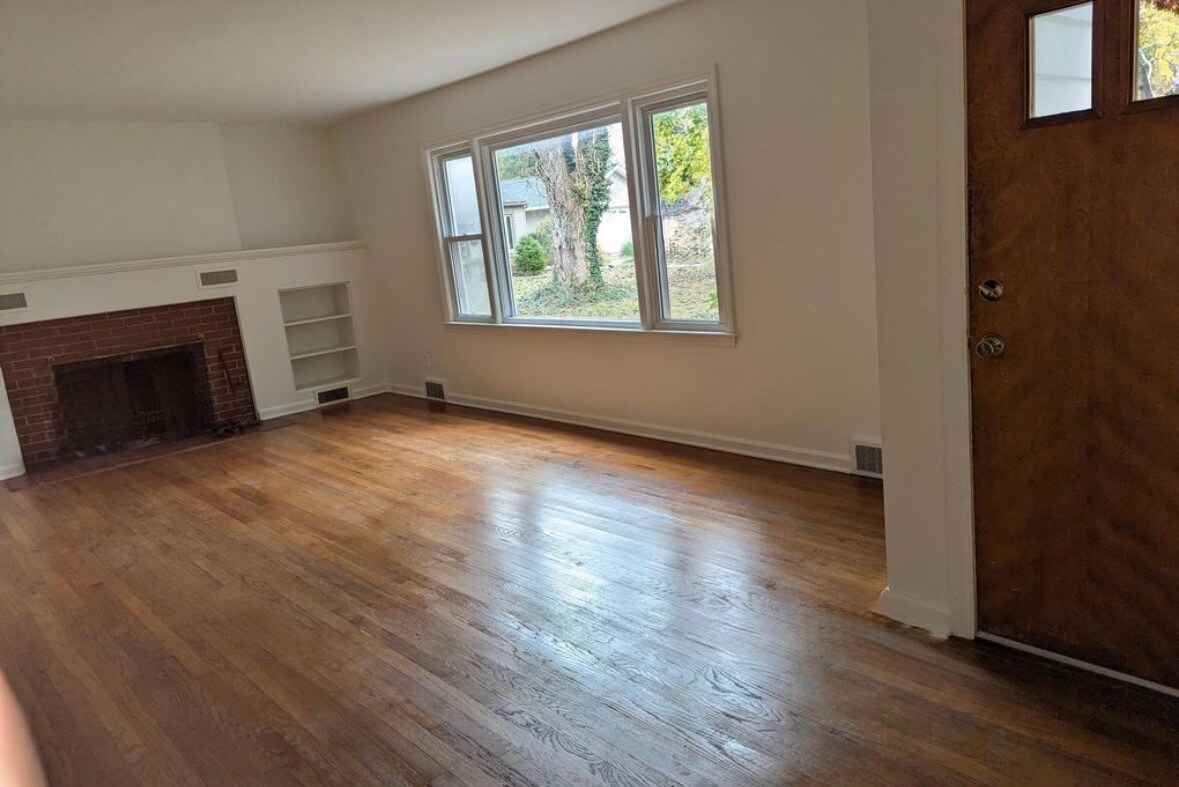 Building Photo - 750 Elm Ct