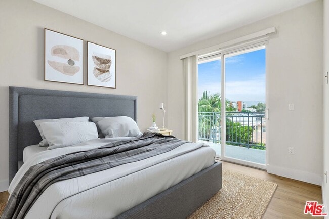 Building Photo - 11042 La Maida St