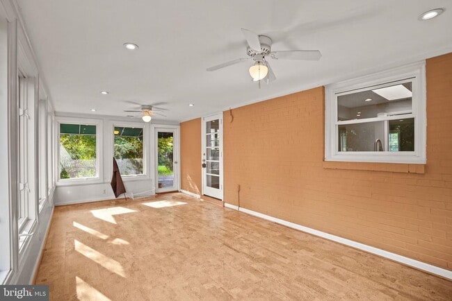 Building Photo - 1415 Mayflower Dr