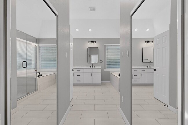 Building Photo - 720 Cliffmoor Dr