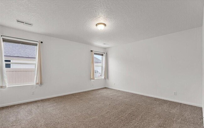 Building Photo - Great Location, Single Family Home, Post F...