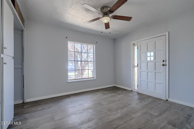 Building Photo - 10368 Potencia Dr