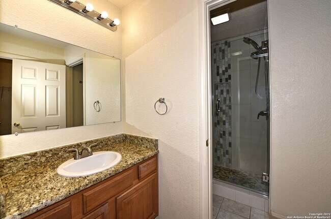 Building Photo - 3202 Eisenhauer Rd