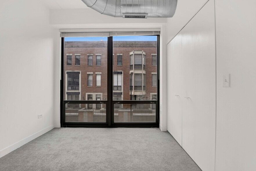 Building Photo - 660 W Wayman St