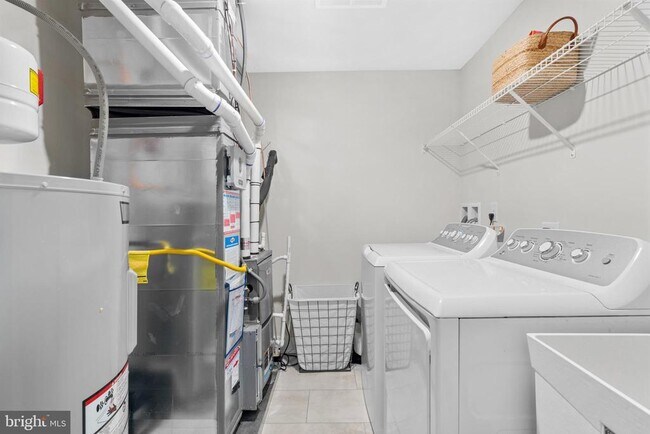 Building Photo - 204B Dock St