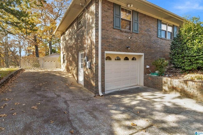 Building Photo - 1524 Highland Dr