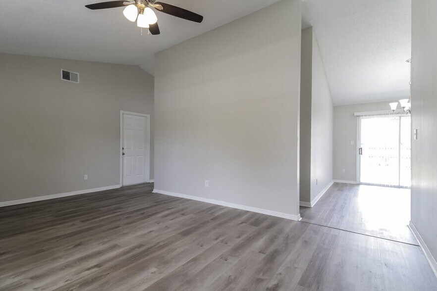 Building Photo - 1034 Gore Dr