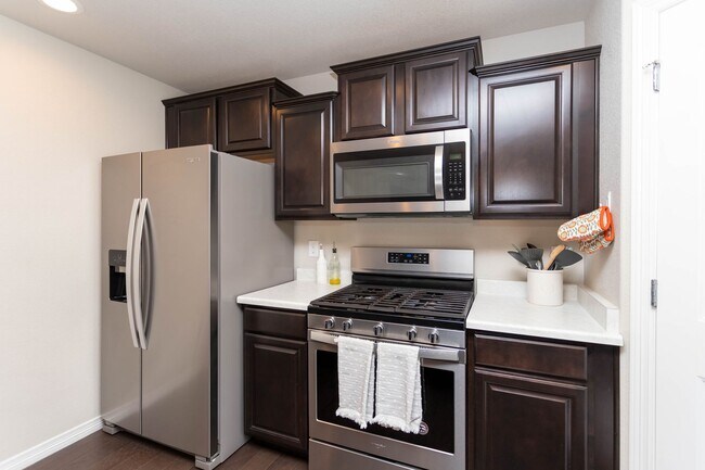 Building Photo - Bright & Beautiful 4BD Home in Lorson Ranc...