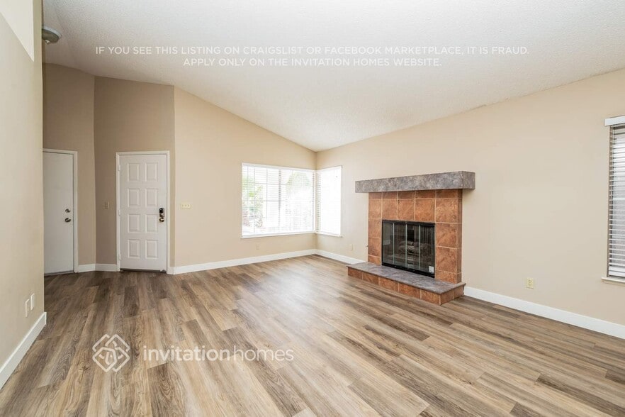 Building Photo - 3213 Shoreheight St