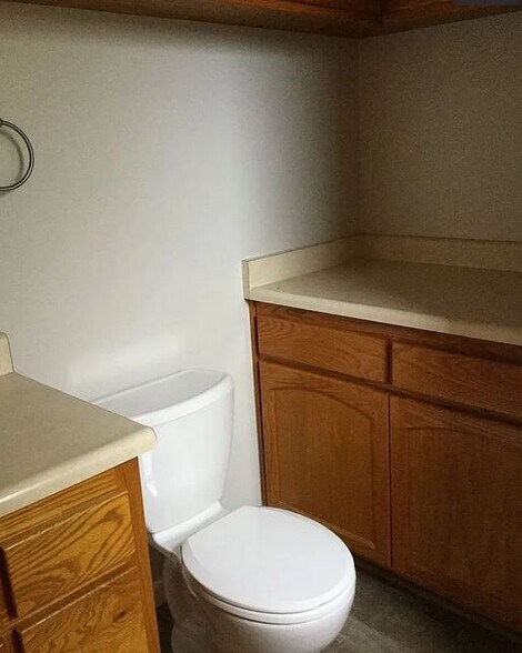 Building Photo - 146 W MacArthur St