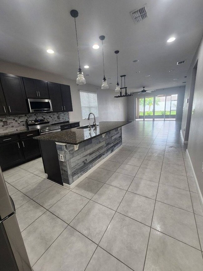 Building Photo - Four bedroom Two bath - Winter Haven