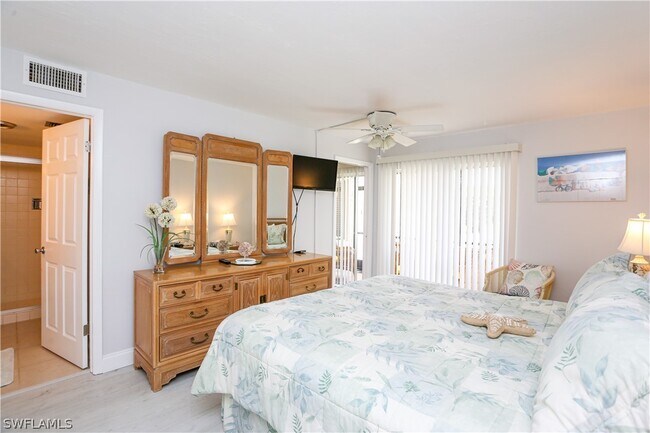 Building Photo - 3645 Boca Ciega Dr