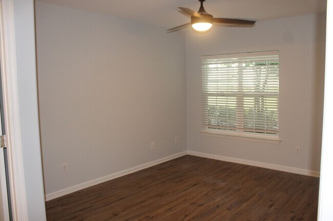 Building Photo - Plantation Point - 1st Floor, 2 Bedrooms