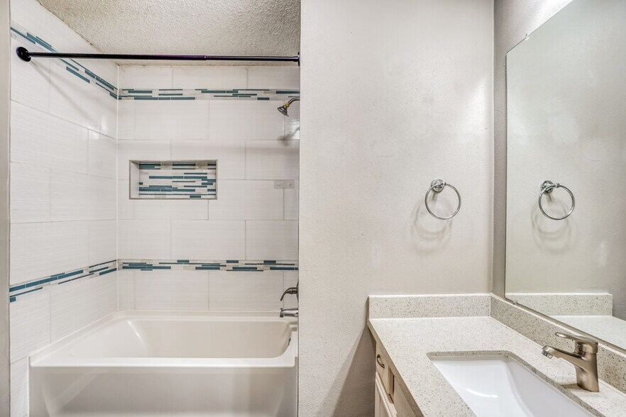 Building Photo - 12723 Ashford Knoll Dr