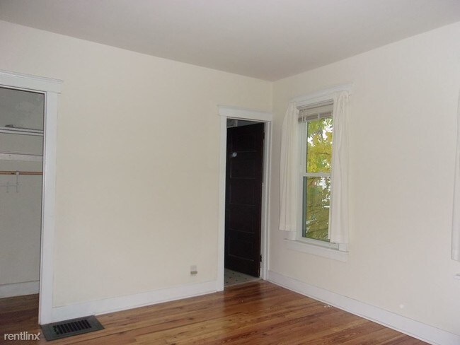 Building Photo - 3 br, 1 bath Apartment - 25 Margaret St