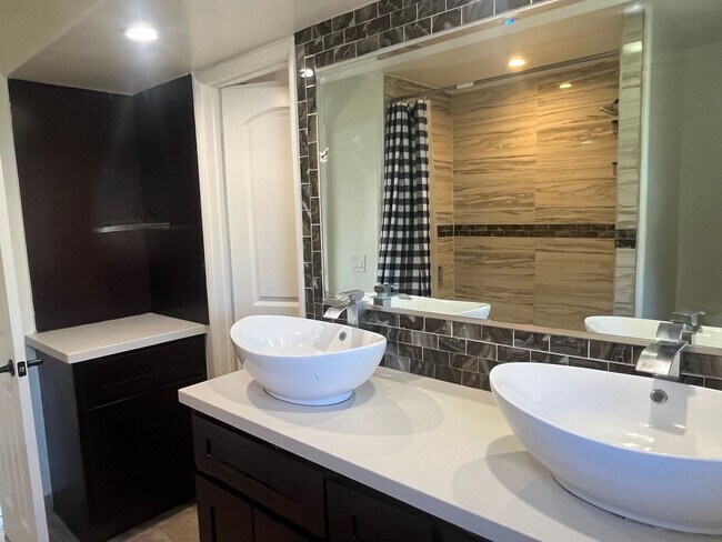 Building Photo - 134