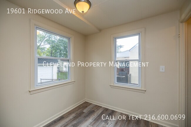 Building Photo - 19601 Ridgewood Ave