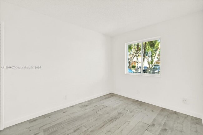 Building Photo - 17380 SW 140th Ct