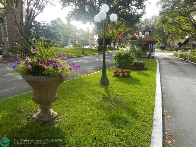 Building Photo - 3660 Inverrary Dr