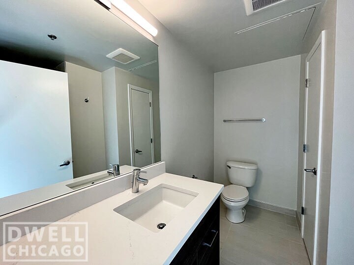 Building Photo - 216 N Canal St