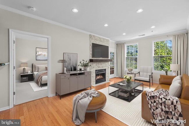 Building Photo - 4951 Brenman Park Dr