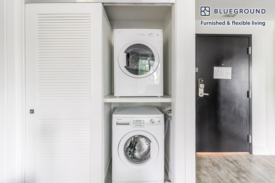 Building Photo - 816 Potomac Ave SE