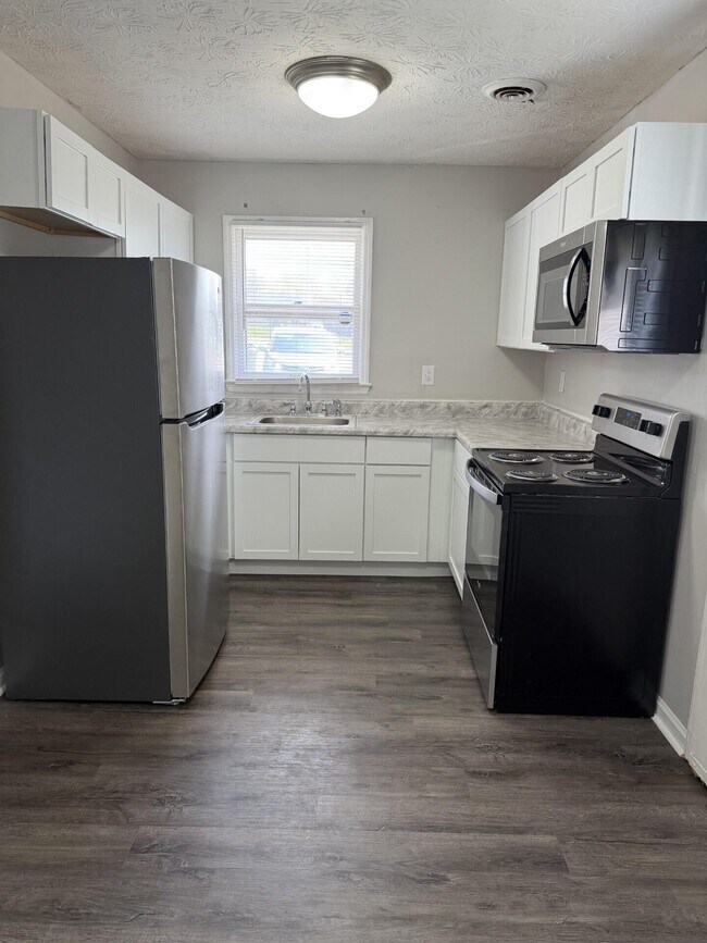 Building Photo - 3200 Baird Ct