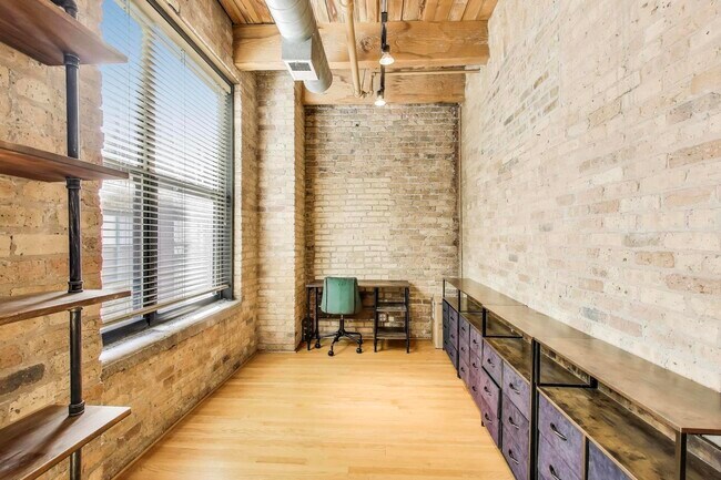 Building Photo - 375 W Erie St