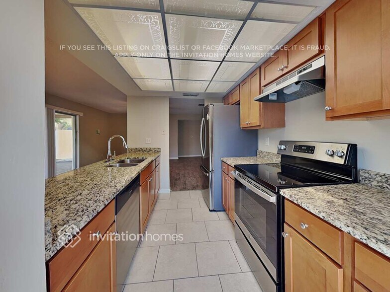 Building Photo - 1030 Oakwood Dr