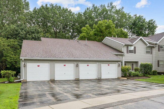 Building Photo - 27 N Victoria Ln