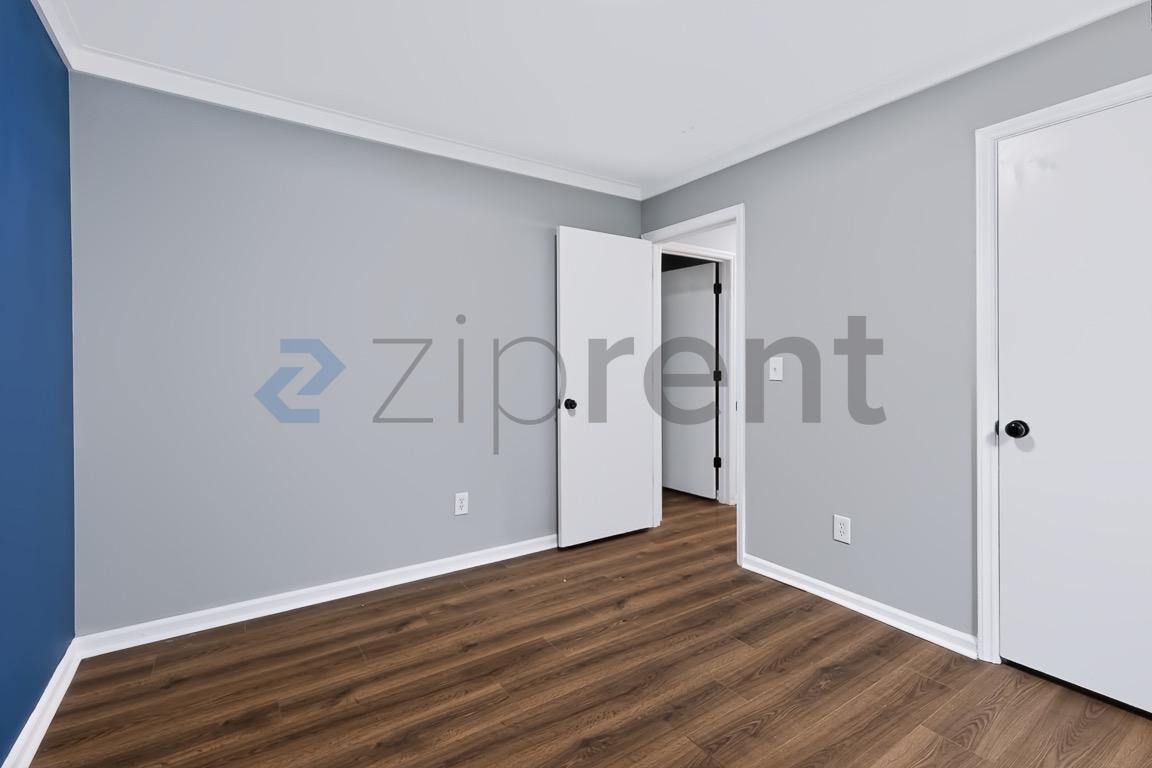 Building Photo - Unit