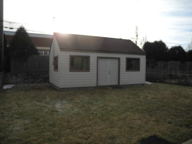 Backyard and Shed - 946 W Shore Dr