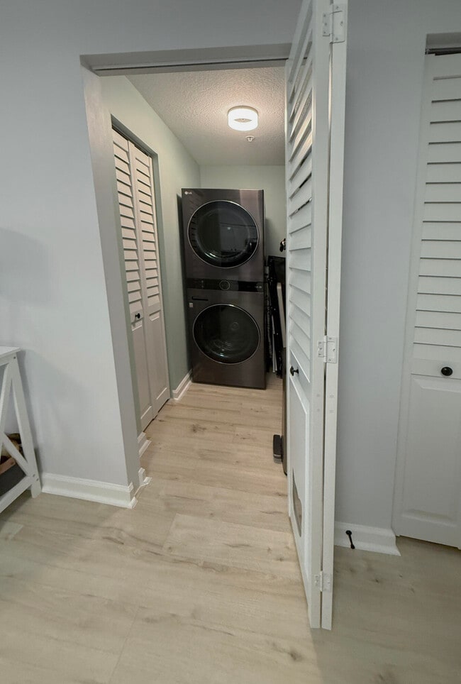 Building Photo - 275 Murcia Dr