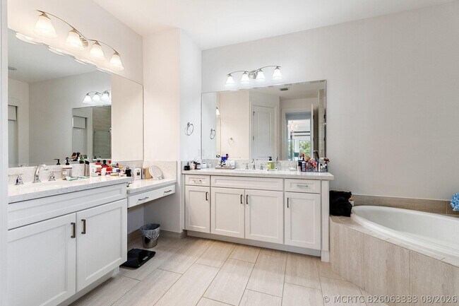 Building Photo - 518 Carrara Ct