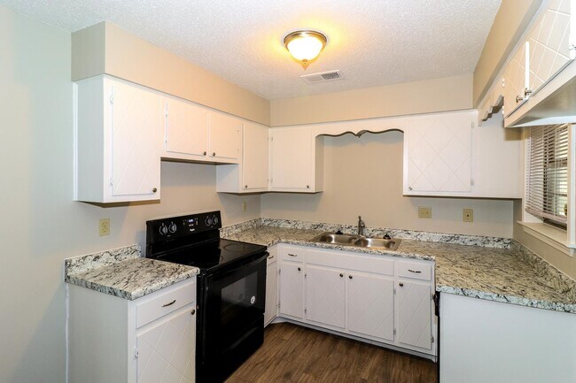Building Photo - 7135 Hillshire Dr