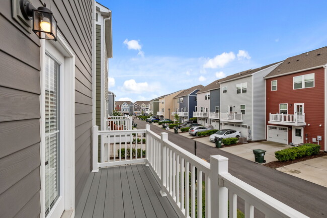 Building Photo - 1732 Defiance Dr