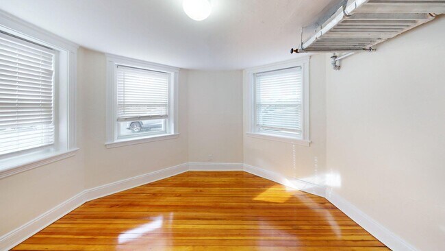 Building Photo - 7 Mt Hood Rd