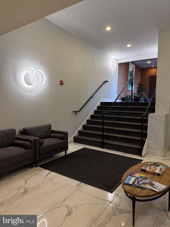 Building Photo - 200 Lombard St